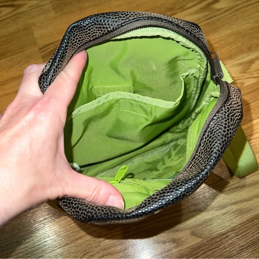Haiku crossbody bag brown w/ green strap Appliqué‎ Leaves